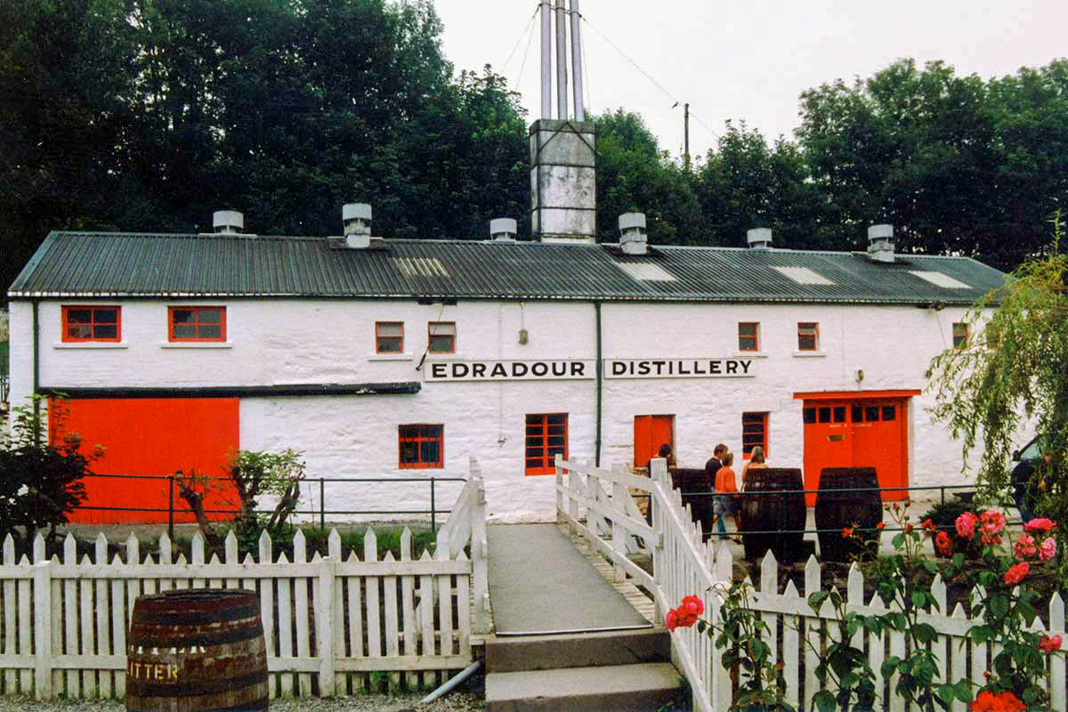 Enjoy a tasting experience in Pitlochry at the smallest traditional distillery in Scotland, Edradour Distillery.